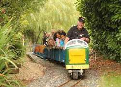 The museum provides some amazing rail services to groove on like you can have an experience of traveling in a miniature train designed for fun and ent